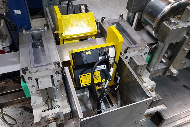 Integriertes ConScan-Messsystem zur Oberflächenprüfung von Präzisionsrohren während der laufenden Produktion.
